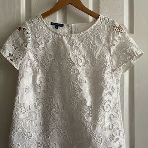 White laced blouse 👚 with 🌹 designs!!